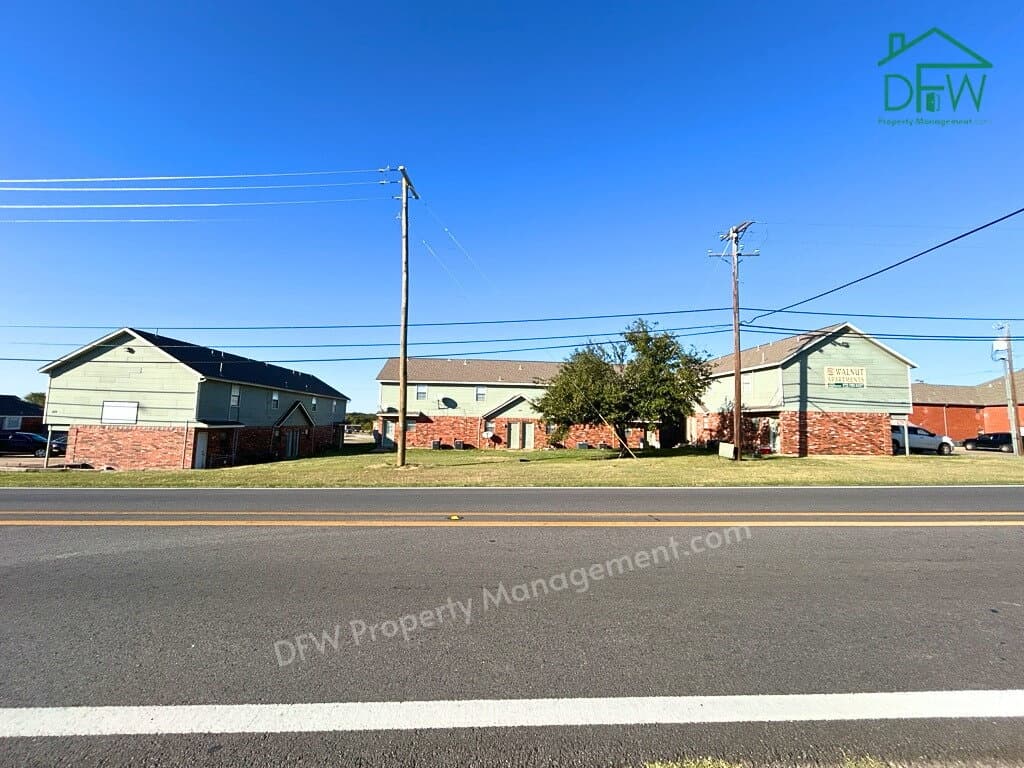 807, 809 & 811 W Walnut St, Celina