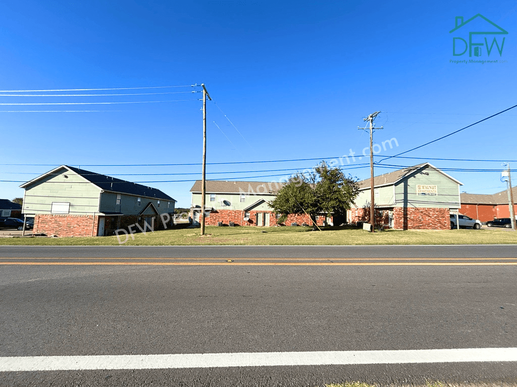 807, 809 & 811 W Walnut St, Celina