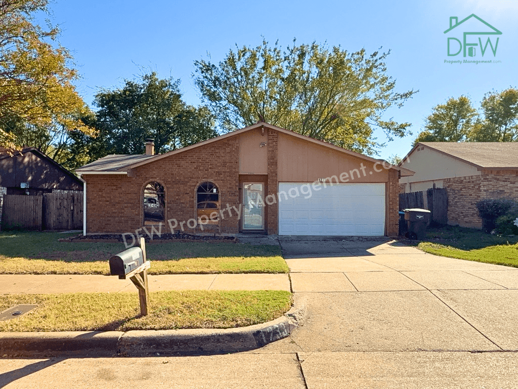 1233 Steinburg Ln, Fort Worth
