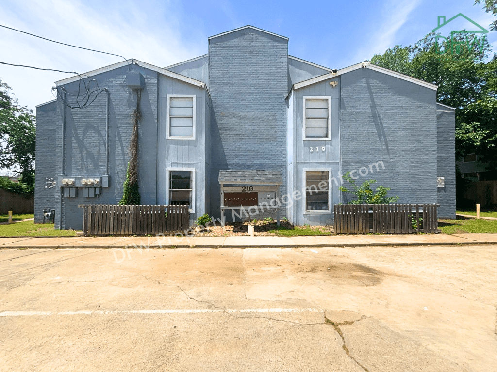 219 Fry St, Denton